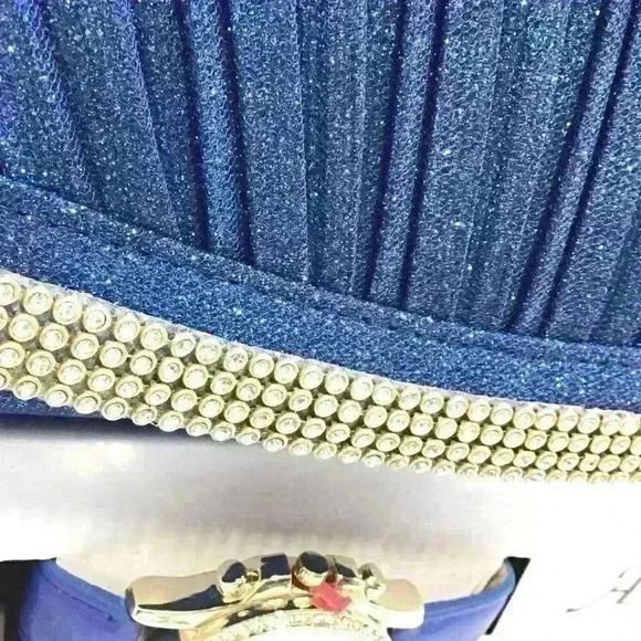 𝅺ASHLEY PRINCESS WATCH & BAG SET​ - Picture 3 of 5